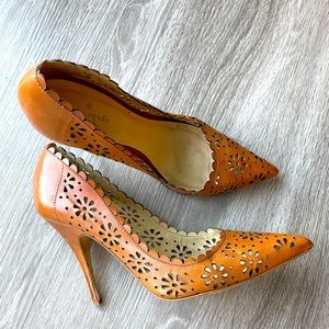 Kate Spade tan leather pumps
